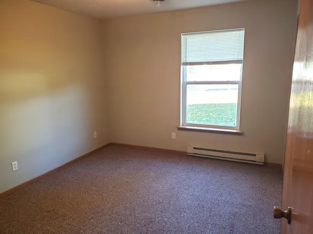 $1,050 | 1305 Bayberry Avenue, Unit 10, Olivia, MN 56277