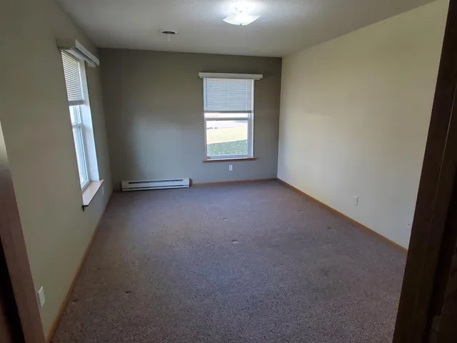 $1,050 | 1305 Bayberry Avenue, Unit 10, Olivia, MN 56277