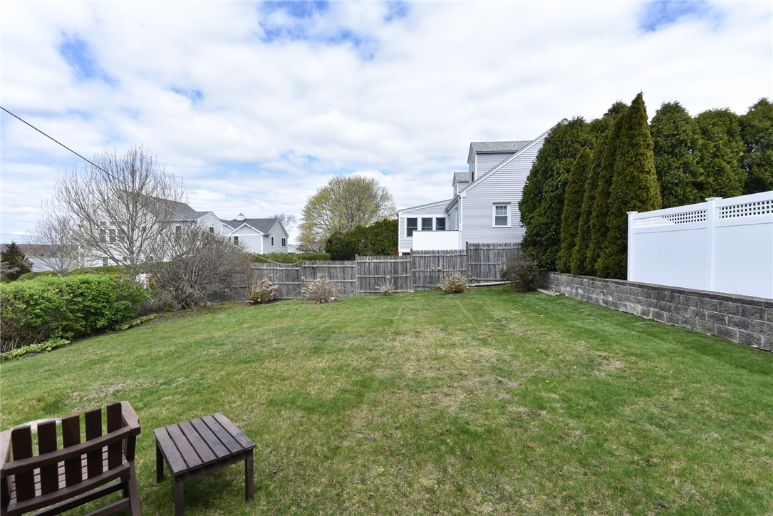 232 Bonnet Point Road Narragansett, RI 02882 - Photo 11 of 35