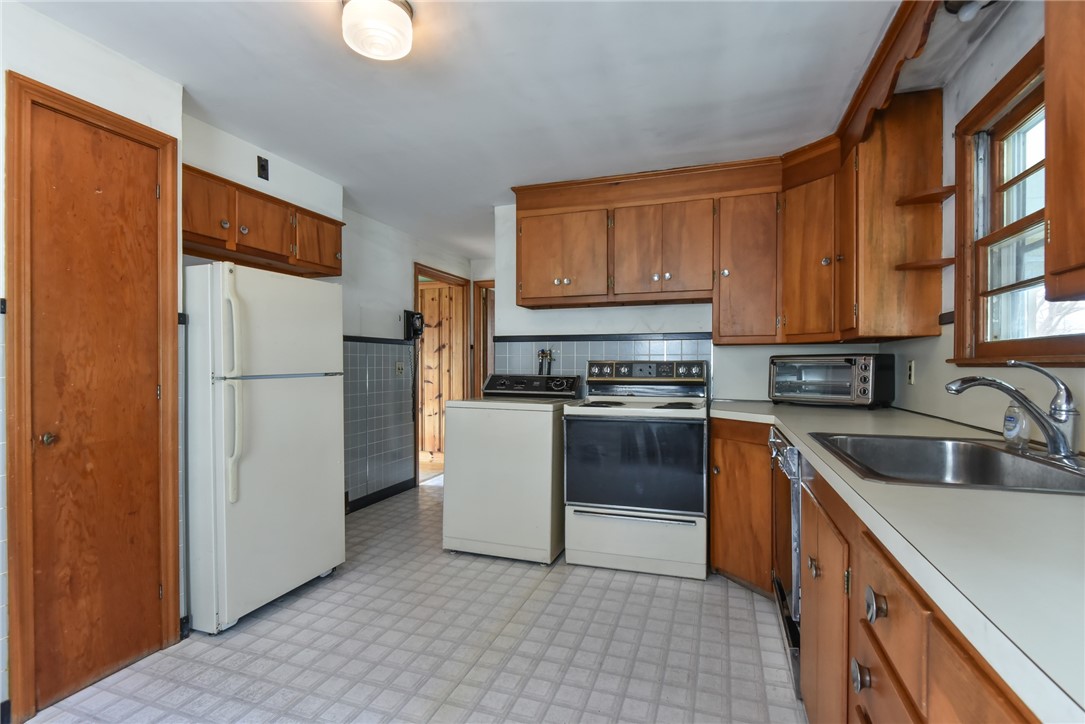 232 Bonnet Point Road Narragansett, RI 02882 - Photo 17 of 35