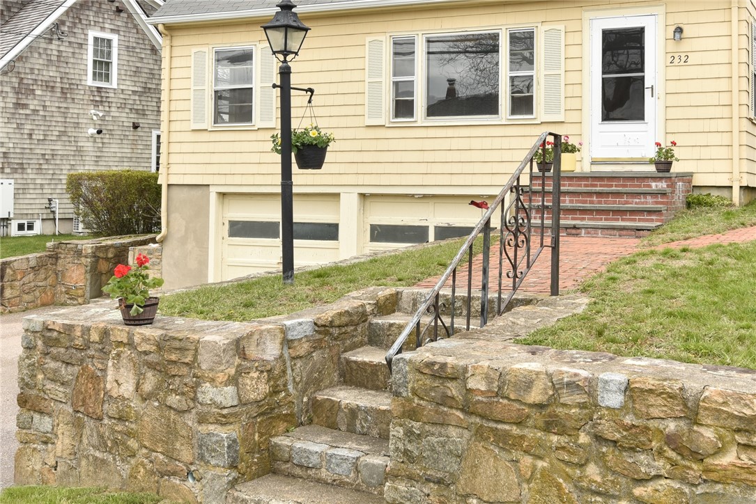 232 Bonnet Point Road Narragansett, RI 02882 - Photo 4 of 35