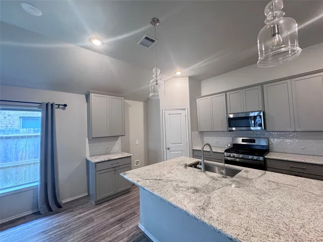 $2,400 | 10818 Cassiopeia Creek Circle, Richmond, TX 77406