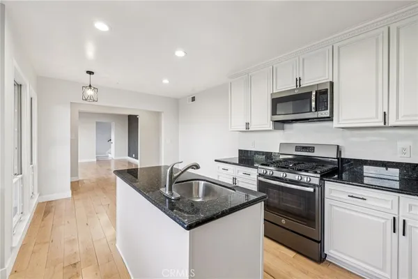 a view of empty room with window