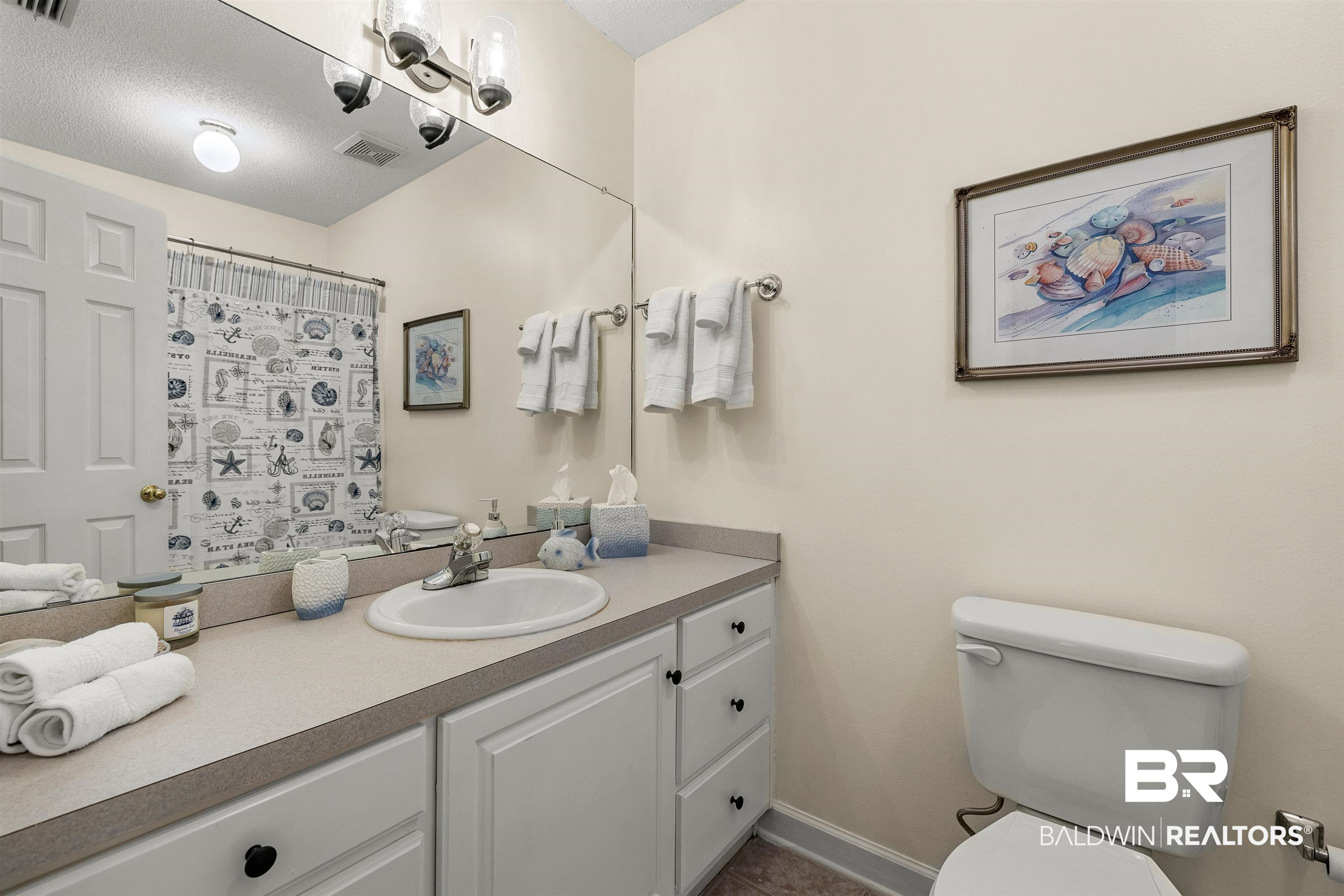 349 Ridgewood Drive Daphne, AL 36526 - Photo 23 of 35 Guest bathroom