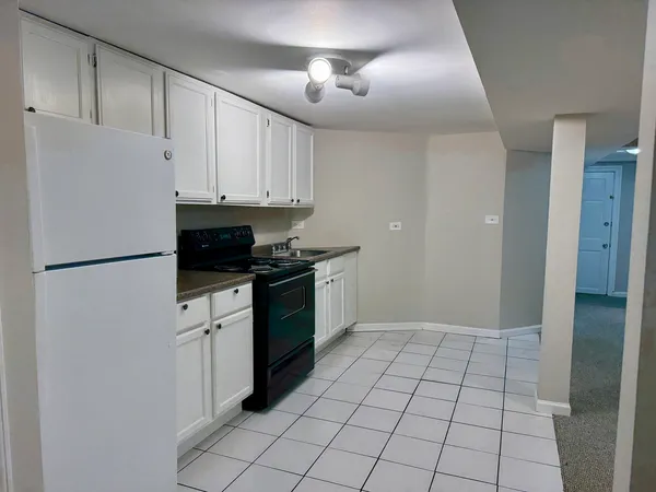 $2,000 | 4877 North Ashland Avenue, Unit GARDEN, Chicago, IL 60640