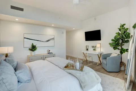 $1,900,000 | 70 Rainey Street, Unit 2606, Austin, TX 78701