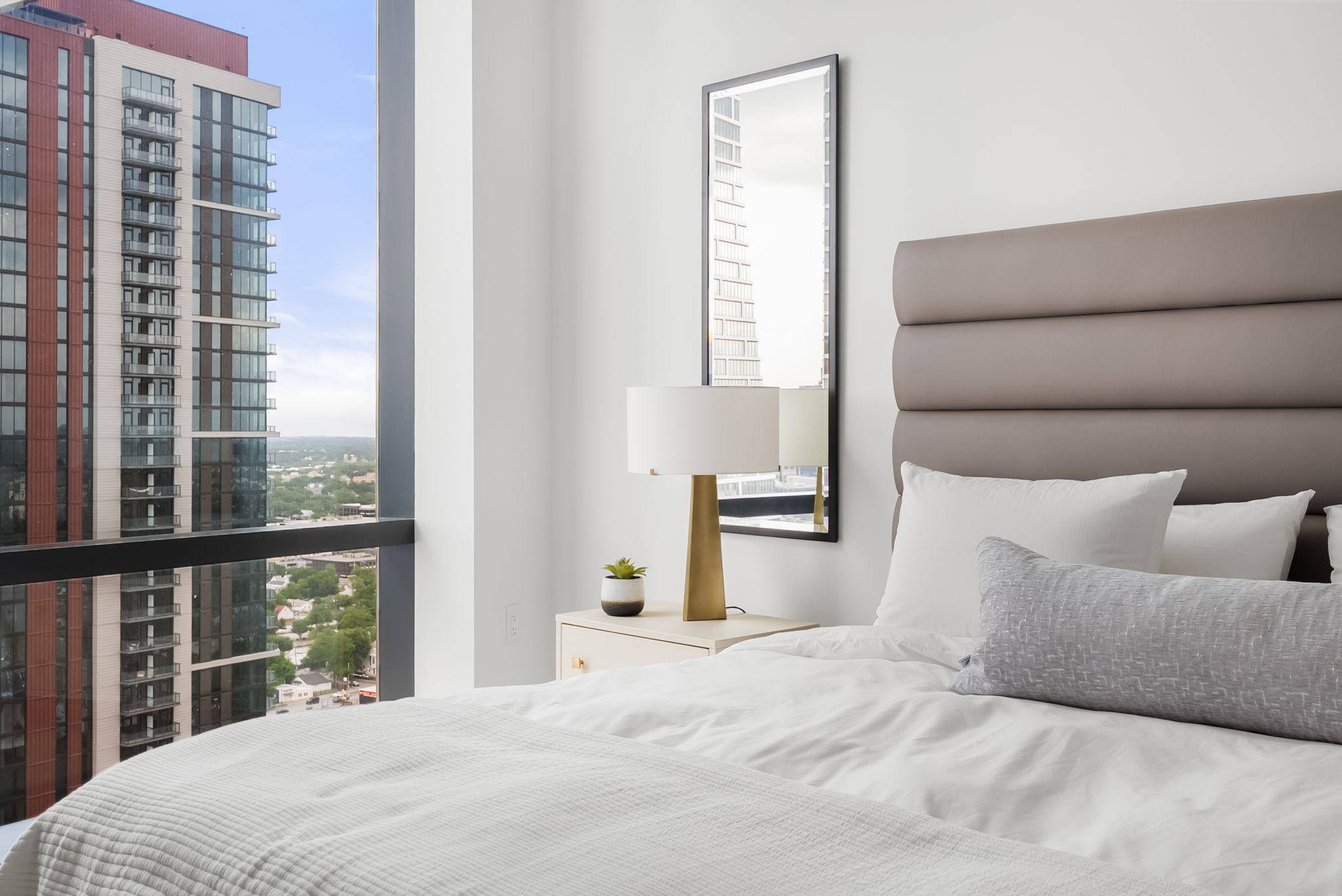 70 Rainey Street, Unit 2606 Austin, TX 78701 - Photo 19 of 37 a bedroom with a bed and a window