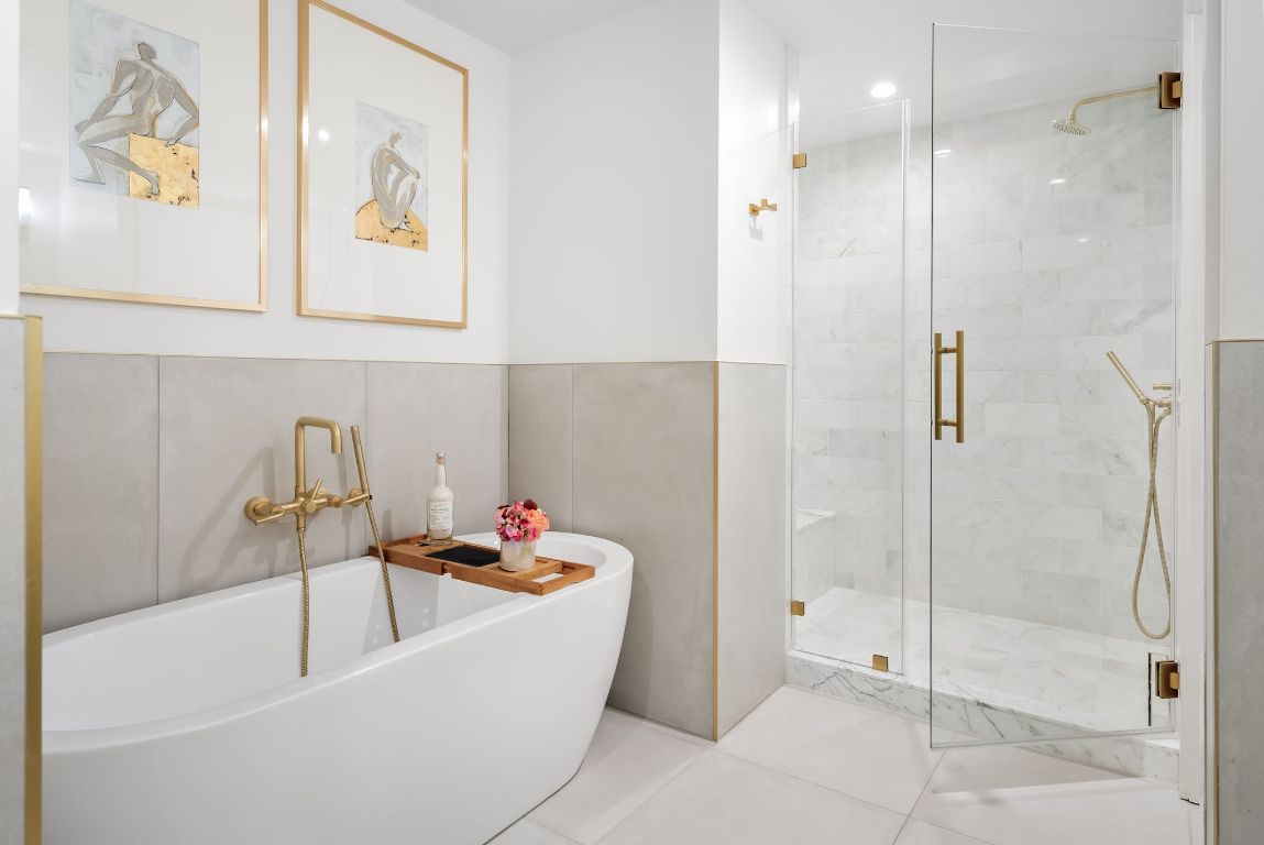 70 Rainey Street, Unit 2606 Austin, TX 78701 - Photo 20 of 37 a bathroom with a bathtub and a shower
