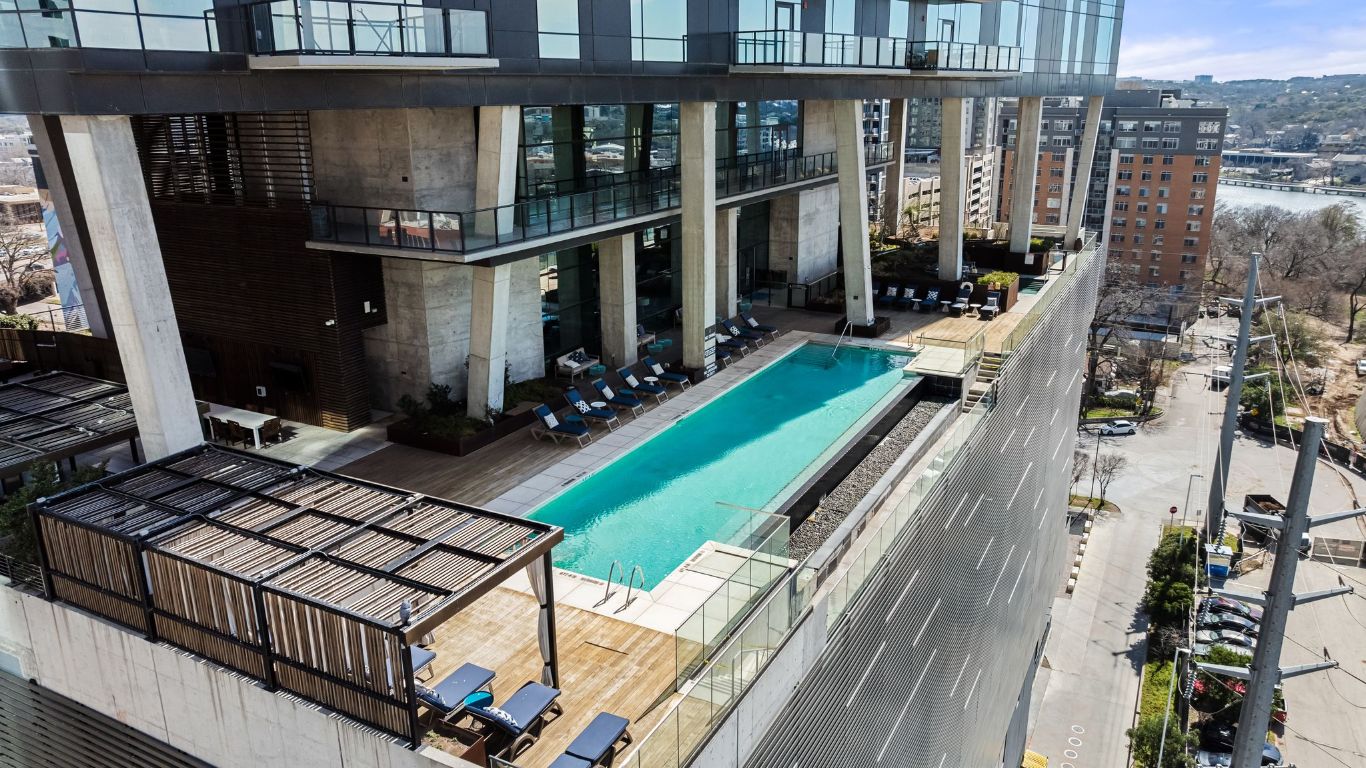 70 Rainey Street, Unit 2606 Austin, TX 78701 - Photo 25 of 37 a view of a balcony with chairs