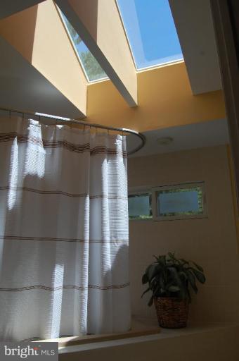 1665 Cedar Hollow Way Reston, VA 20194 - Photo 20 of 26 Master Bath