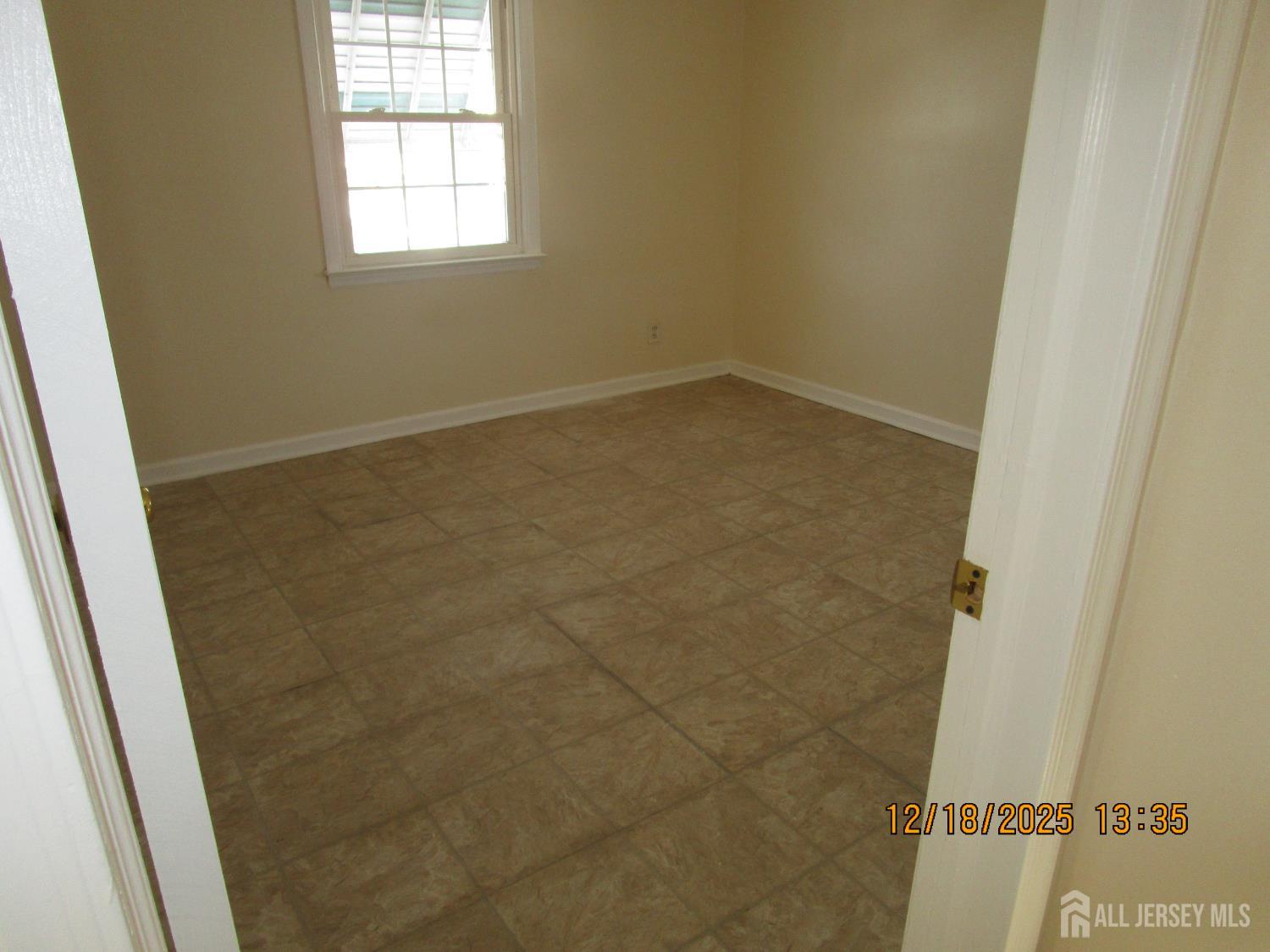 25 Hull Drive Edison, NJ 08817 - Photo 6 of 16 an empty room with windows