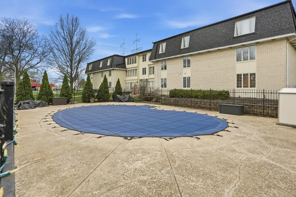 $179,900 | 8831 Harrison Avenue, Unit 202, Munster, IN 46321