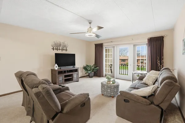 $179,900 | 8831 Harrison Avenue, Unit 202, Munster, IN 46321