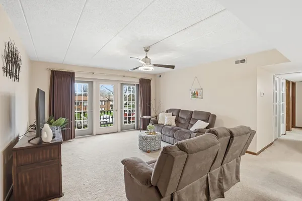 $179,900 | 8831 Harrison Avenue, Unit 202, Munster, IN 46321