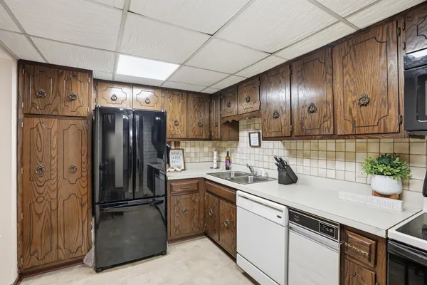 $179,900 | 8831 Harrison Avenue, Unit 202, Munster, IN 46321