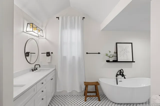 $849,000 | 328 West Morse Street, Fredericksburg, TX 78624