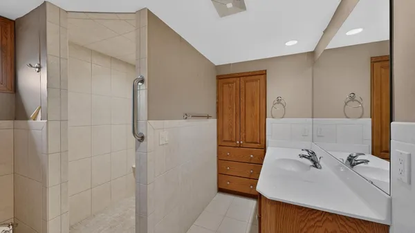 $574,900 | 1600 County Road 8 Southwest, Stewartville, MN 55976
