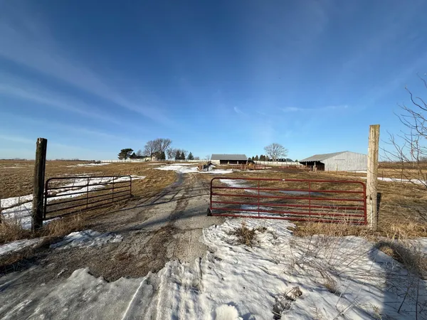$574,900 | 1600 County Road 8 Southwest, Stewartville, MN 55976