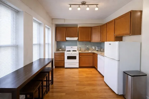 $2,887 | 1054 Cambridge Street, Unit 2F, Cambridge, MA 02139