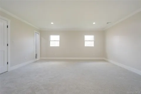 a view of empty room with window