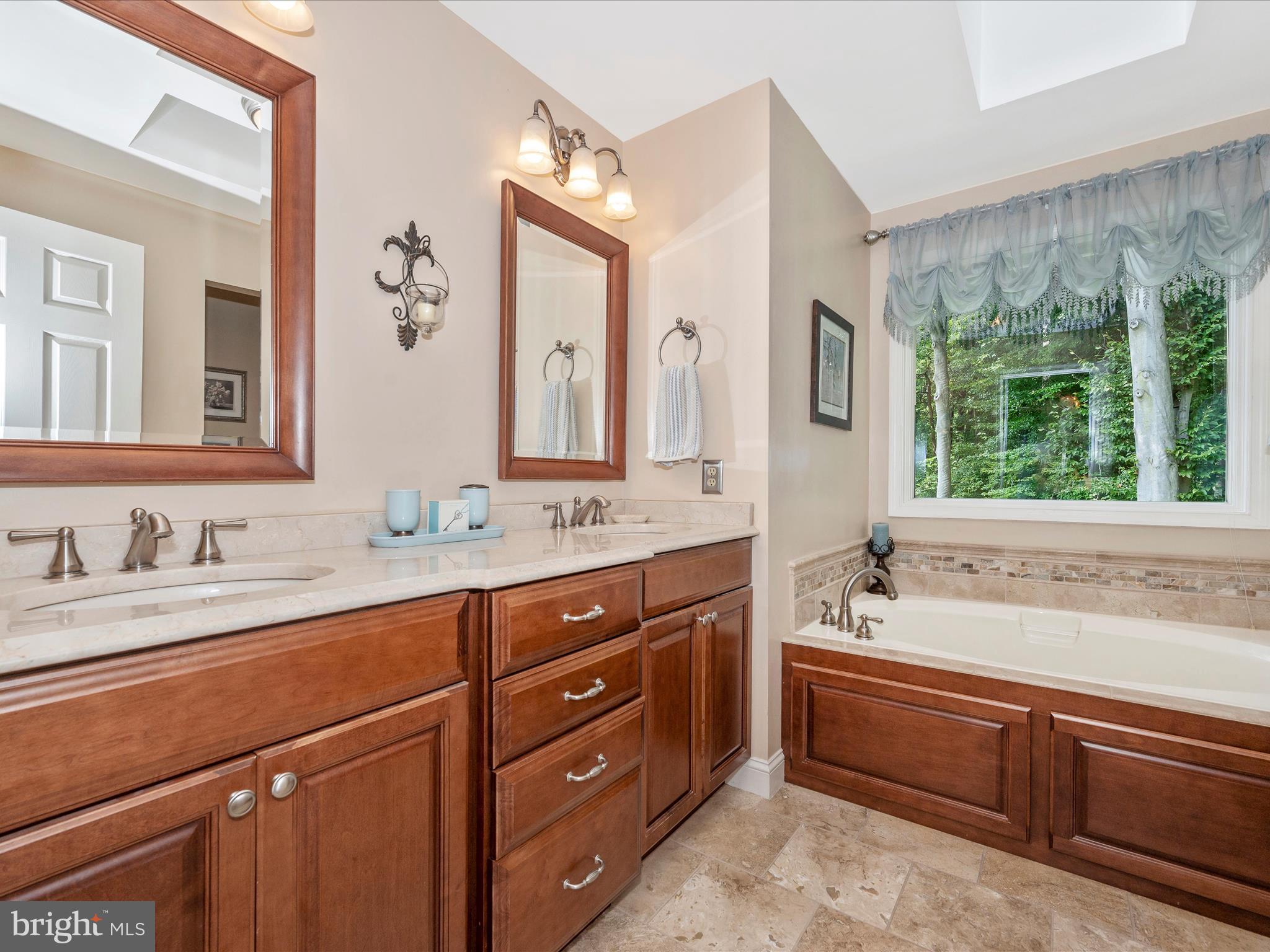 2301 Fort William Drive Olney, MD 20832 - Photo 28 of 96 Primary Bathroom