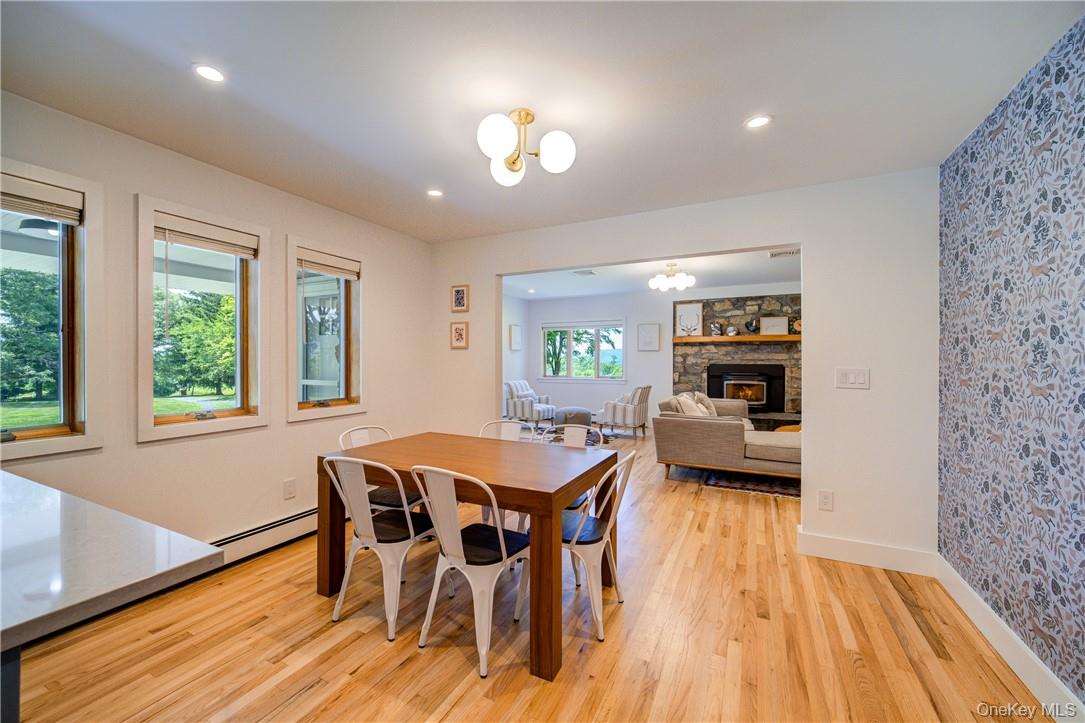 90 Onderdonk Road Warwick, NY 10990 - Photo 7 of 32 Nice size eat-in kitchen offers plenty of table seating as well as counter seating.