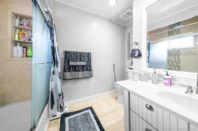 $1,590,000 | 166-02 76th Avenue | Hillcrest