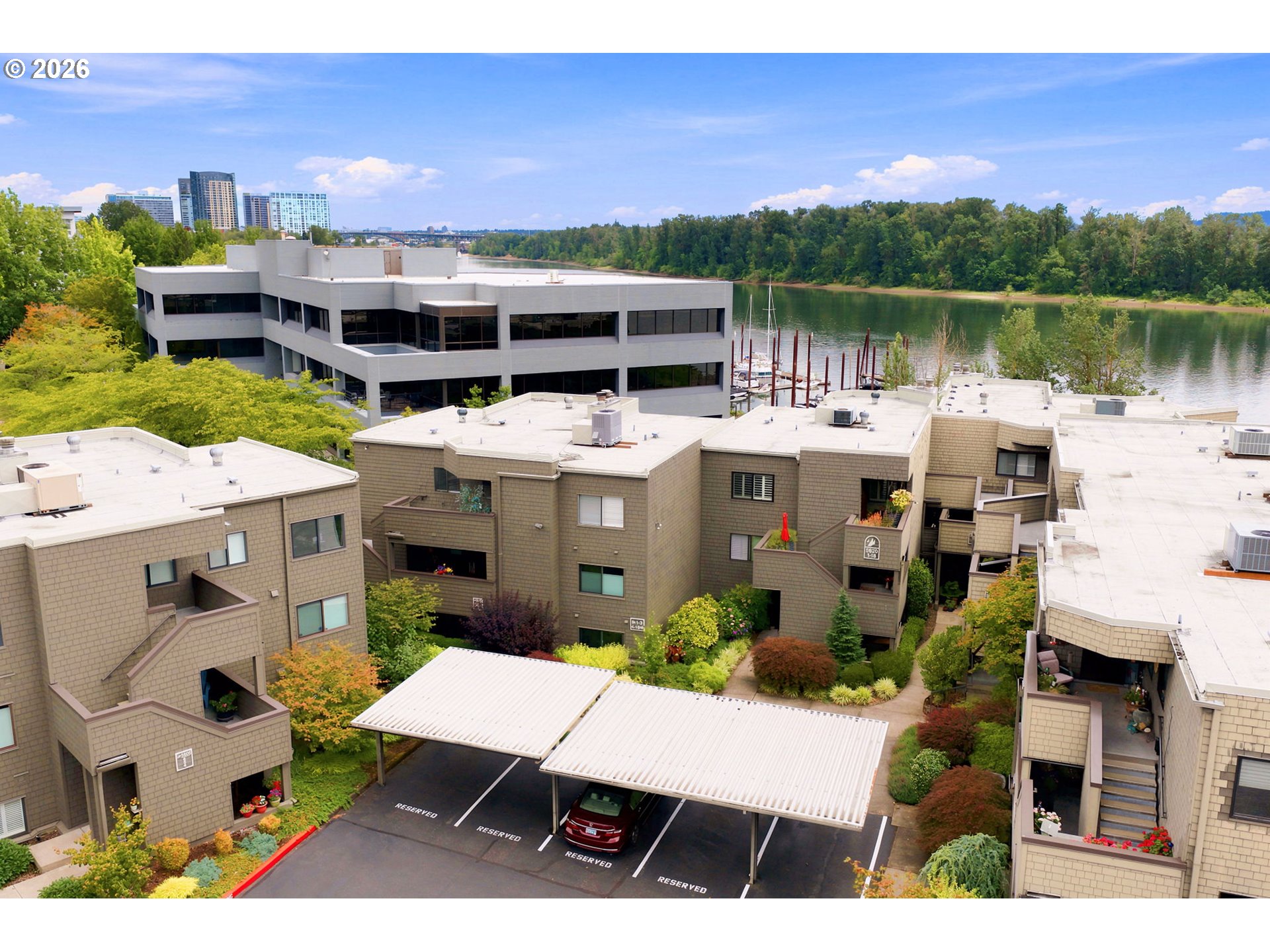 5620 South Riverside Lane, Unit 1 Portland, OR 97239 - Photo 2 of 45