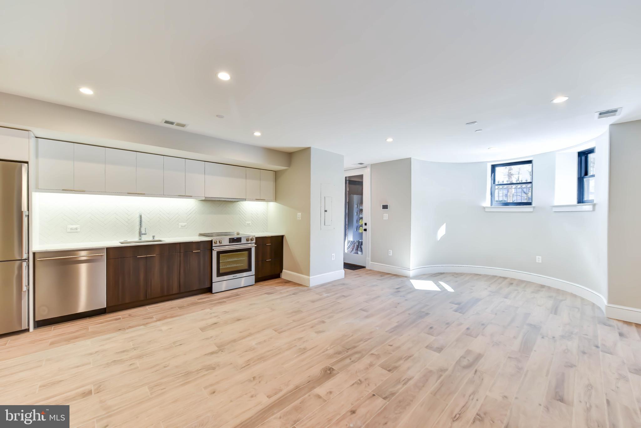 2139 N Street Northwest, Unit 1 Washington, DC 20037 - Photo 3 of 10 Living Area