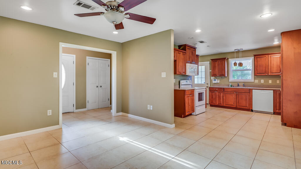 919 Hemlock Road Gulfport, MS 39503 - Photo 3 of 15 797B691B-52DA-4479-872F-BE2FCDBCB805