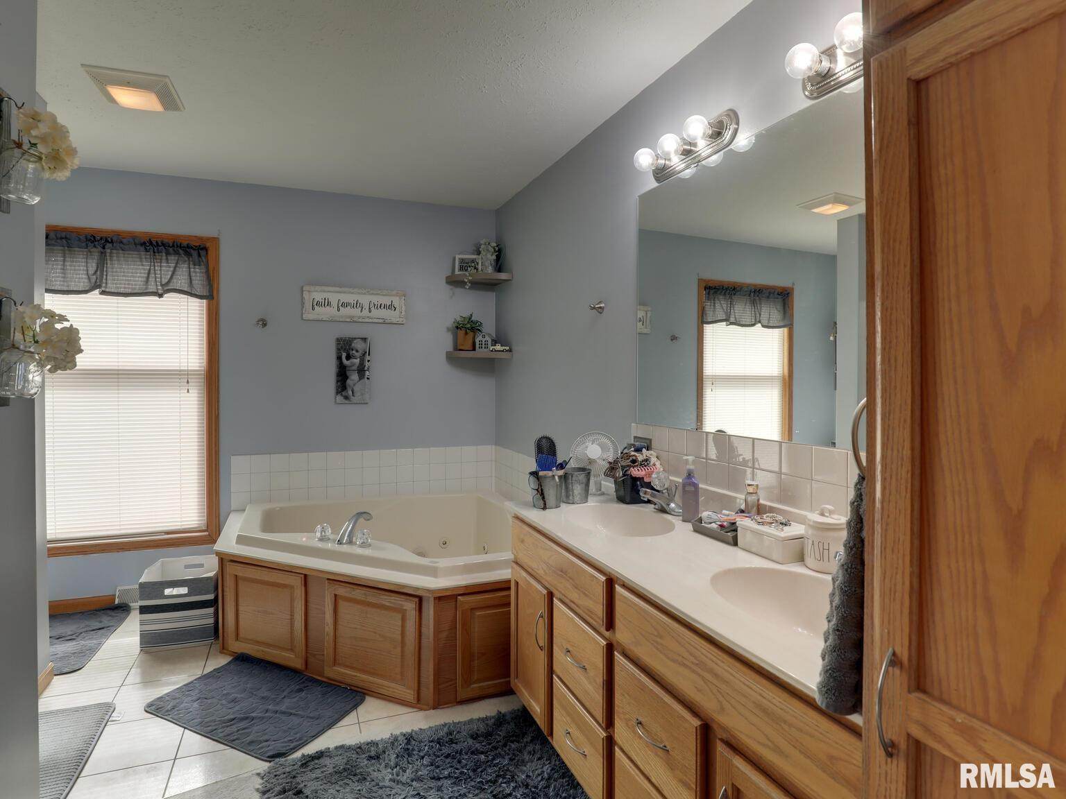 2129 County Road 1210 North Camp Point, IL 62320 - Photo 17 of 51