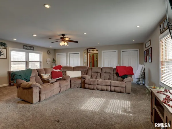 $599,000 | 2129 County Road 1210 North, Camp Point, IL 62320