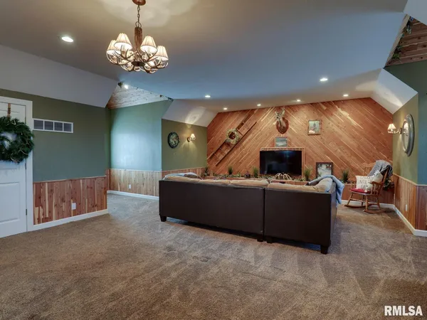 $599,000 | 2129 County Road 1210 North, Camp Point, IL 62320