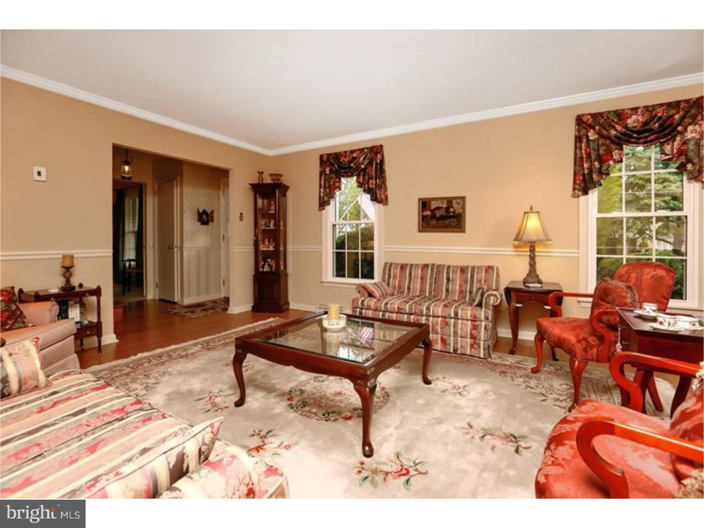 1660 Jarrettown Road Dresher, PA 19025 - Photo 3 of 25 Living Room