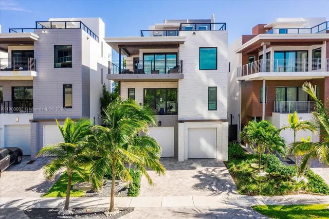 $9,900 | 332 Balboa Street, Hollywood, FL 33019