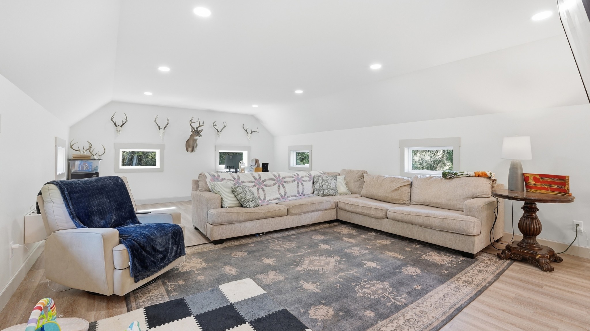 318 Robinson Road Dellrose, TN 38453 - Photo 18 of 56 a living room with furniture and a rug