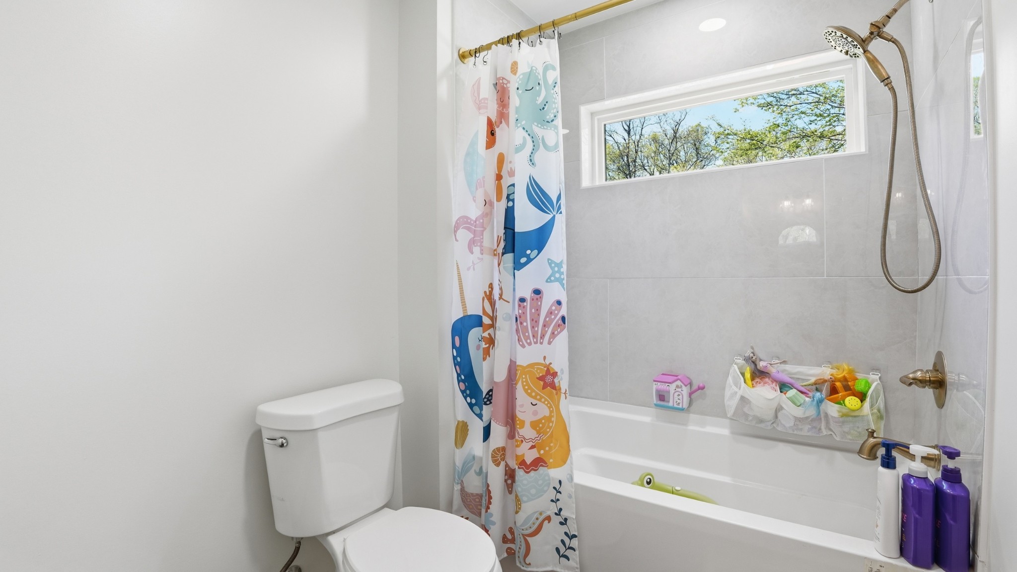318 Robinson Road Dellrose, TN 38453 - Photo 29 of 56 a bathroom with a white bath tub a sink and a toilet