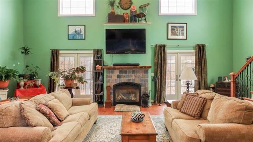 441 Sixth Range Road Pembroke, NH 03275 - Photo 2 of 32