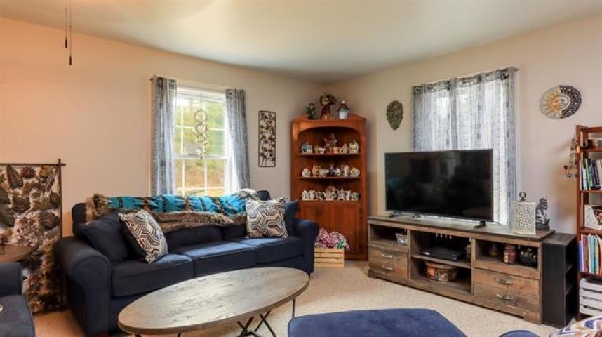 441 Sixth Range Road Pembroke, NH 03275 - Photo 9 of 32