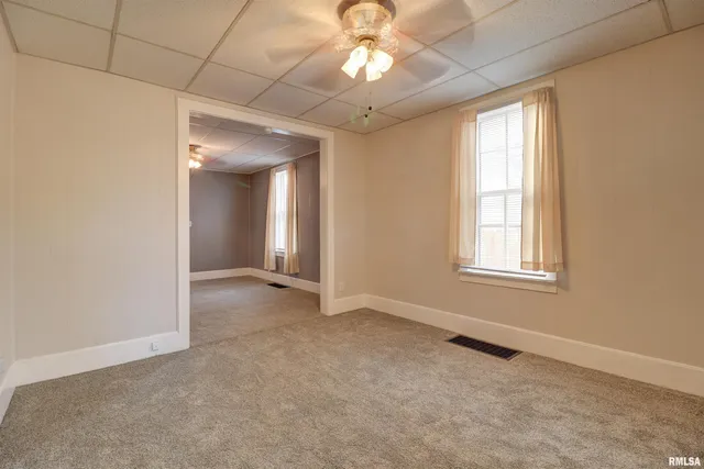 $89,900 | 1913 Pershing Boulevard, Clinton, IA 52732