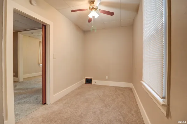 $89,900 | 1913 Pershing Boulevard, Clinton, IA 52732