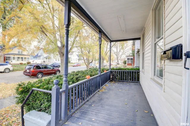 $89,900 | 1913 Pershing Boulevard, Clinton, IA 52732