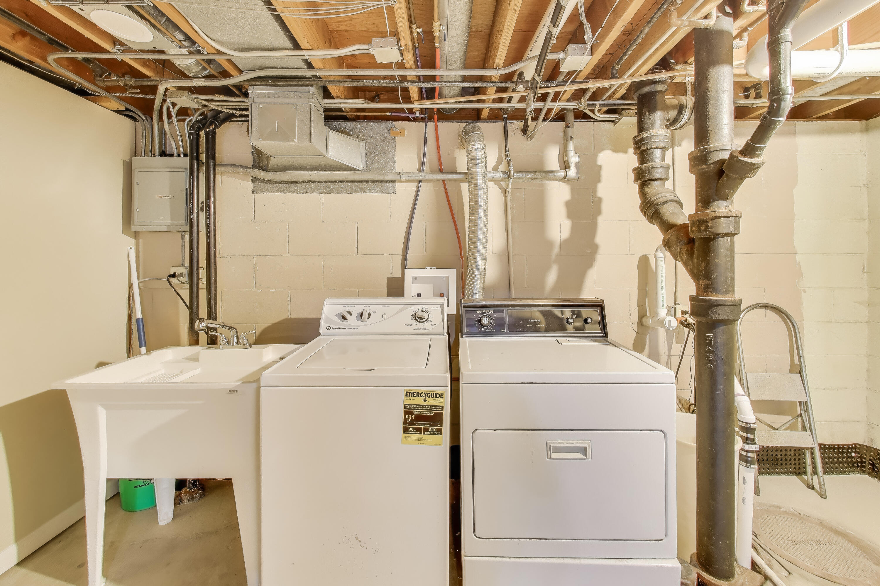9449 Primrose Lane Munster, IN 46321 - Photo 25 of 34 a utility room with dryer and washer