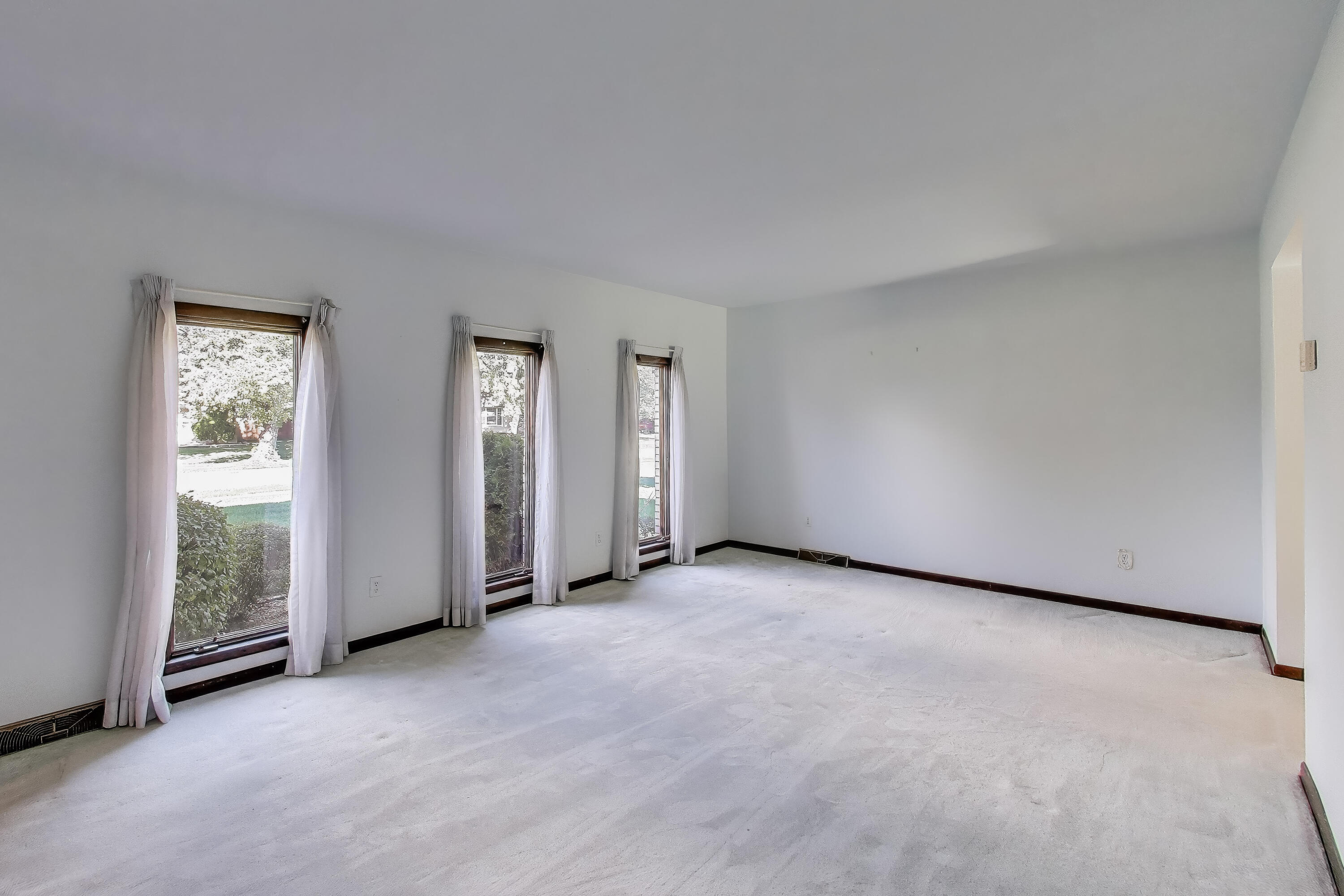 9449 Primrose Lane Munster, IN 46321 - Photo 3 of 34 an empty room with windows