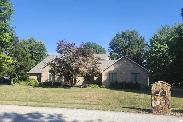 $450,000 | 709 Birdie Lane, Quincy, IL 62305