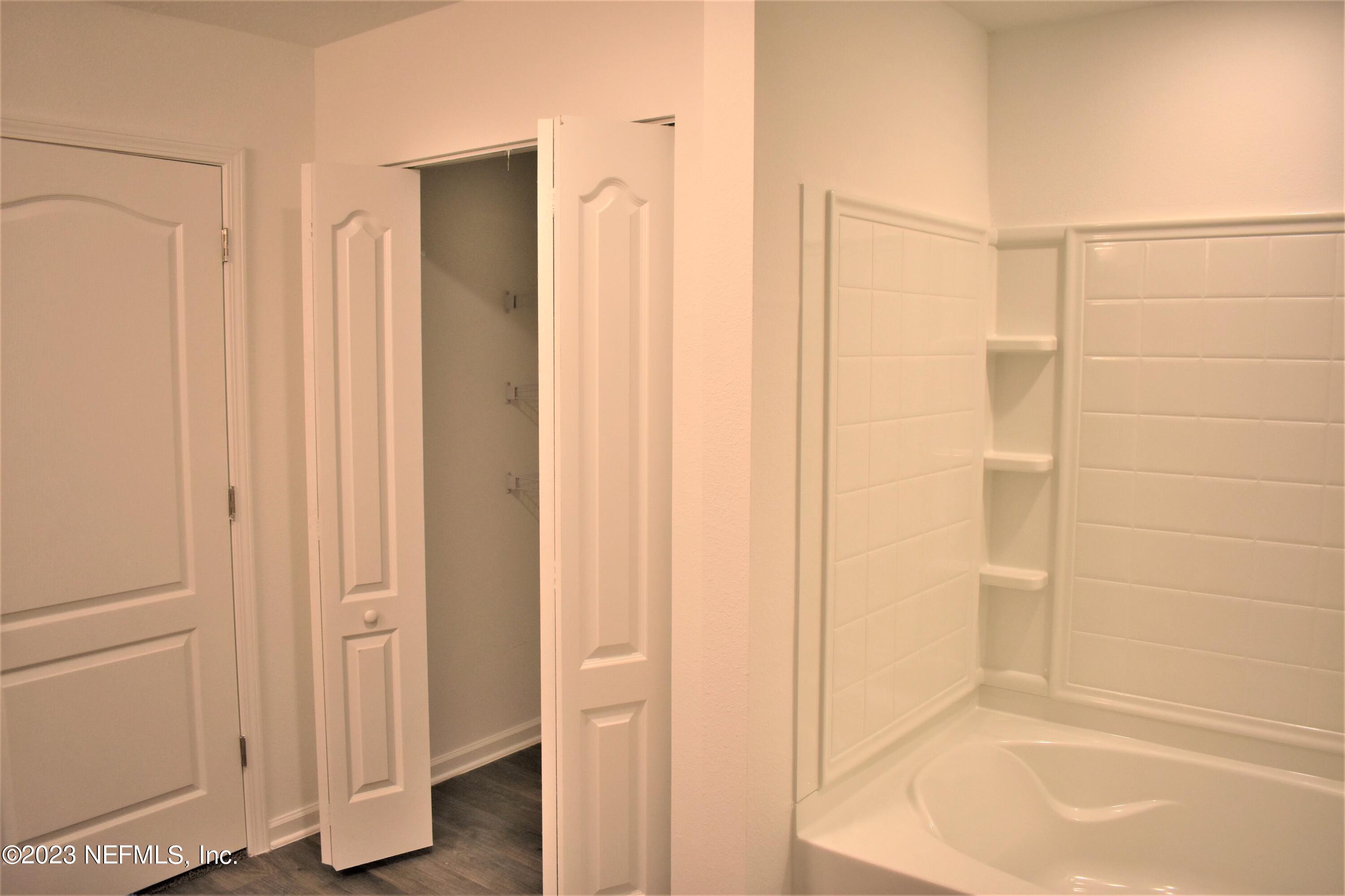 12571 Russian Olive Road Jacksonville, FL 32218 - Photo 14 of 35 L ARB 76 Garden tub MBA