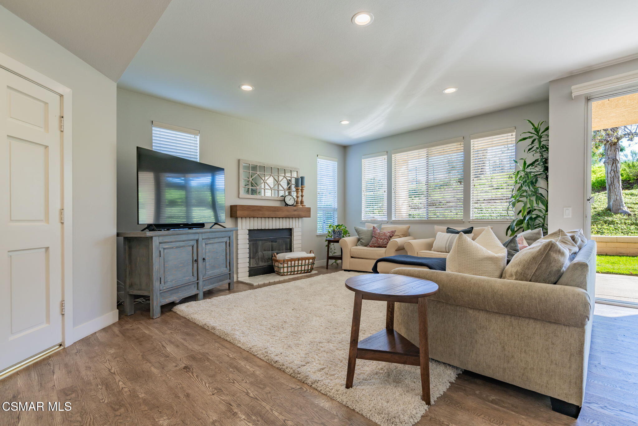 264 Ridgeton Lane, Unit D Simi Valley, CA 93065 - Photo 2 of 33 6-web-or-mls-_CK10754