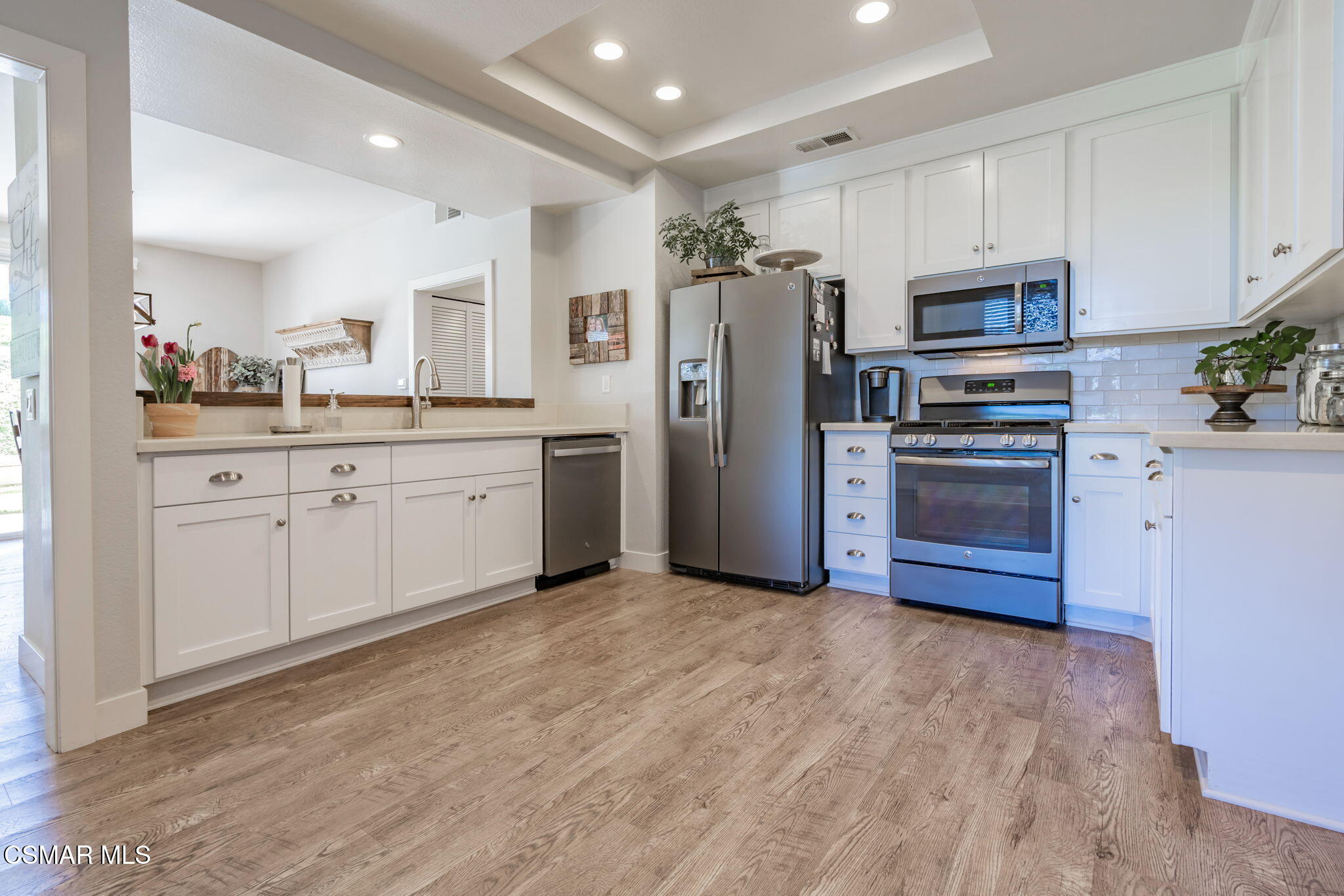 264 Ridgeton Lane, Unit D Simi Valley, CA 93065 - Photo 4 of 33 17-web-or-mls-_CK10760