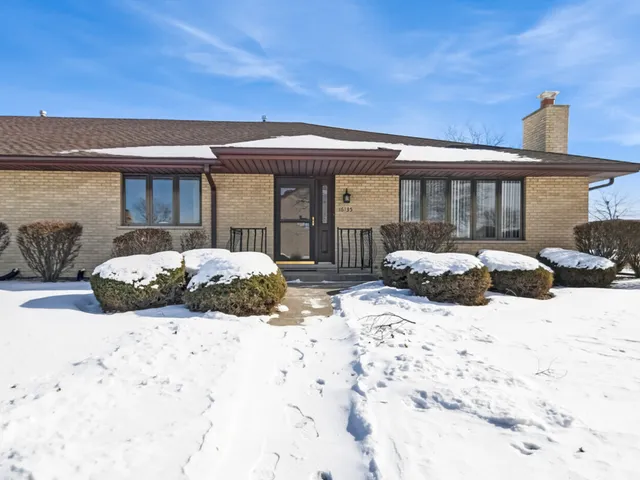 $278,500 | 16135 Pine Drive, Tinley Park, IL 60477