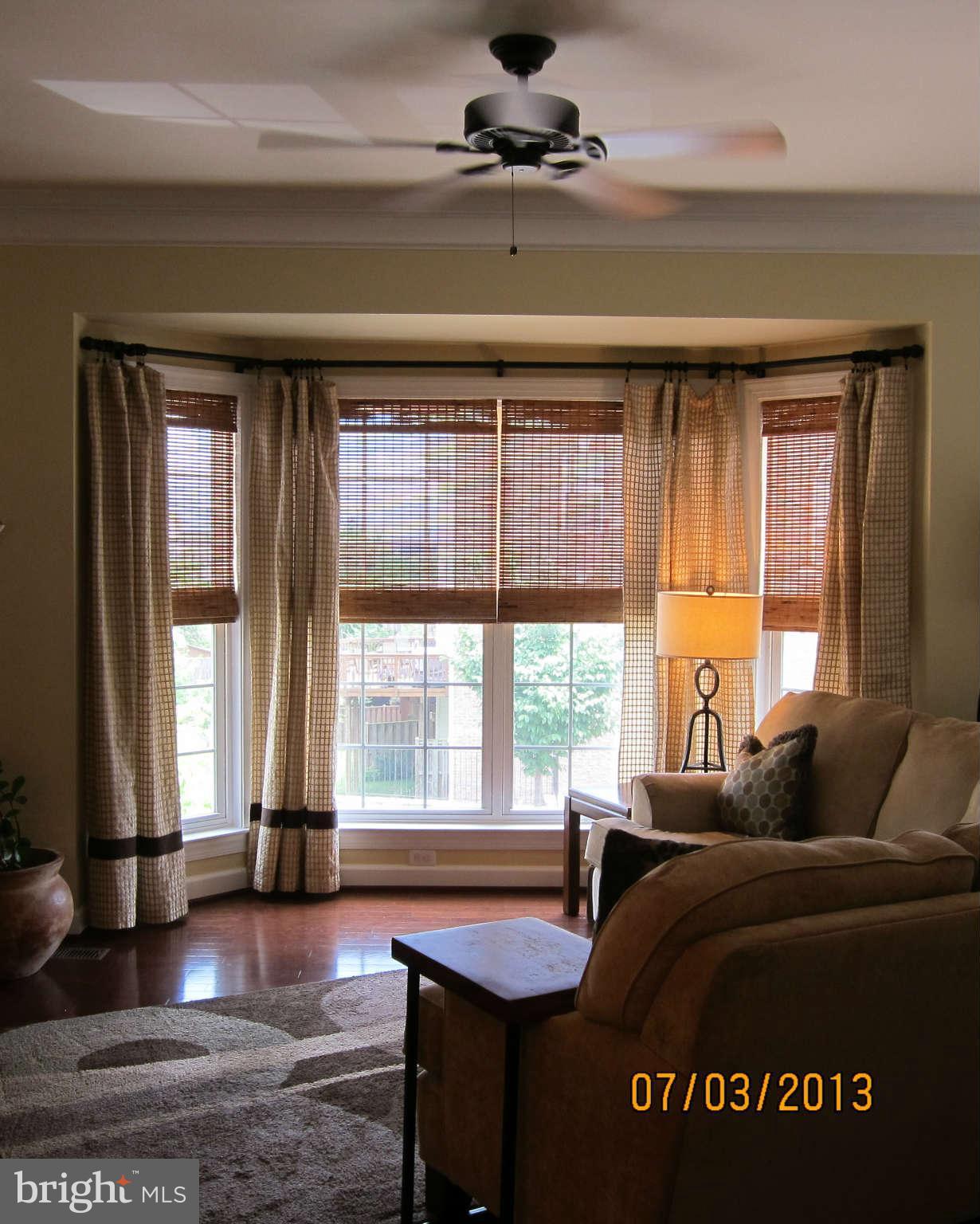 9191 Furey Road Lorton, VA 22079 - Photo 5 of 30 Living Room
